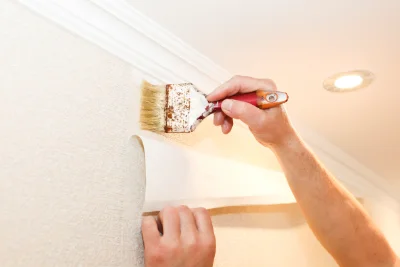 Pose de papier peint à la Bazoge — revêtements muraux et toiles de verre